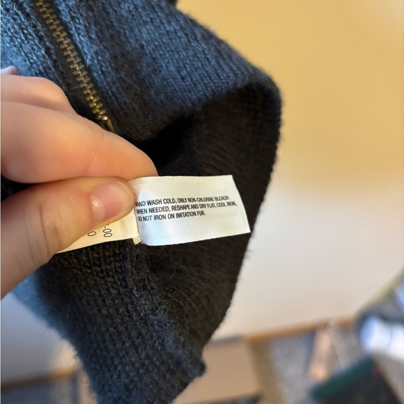 Gap wool/alpaca blend zip up vest - Picture 7 of 9